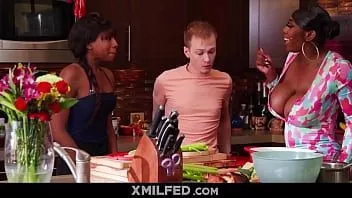 play Xmilfed.com কালো লুট milf তার মেয়ের সাদা বয়ফ্রেন্ড প্রমাণ করছে || আবলুস রহস্যময়