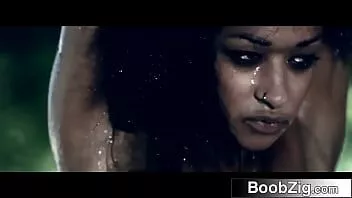 चलाएँ सुपर सेक्सी काली सुंदरता को उसके सफेद मालिक ने बांध दिया और गड़बड़ कर दिया