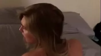 Afspelen Vrouw van vrienden neuken in hotelraam en sperma op haar poesje spuiten
