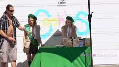 播放 免费使用禁忌！童子军在无聊的家庭三人行中搞砸