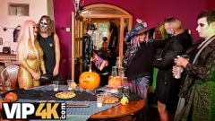 Abspielen Reife Halloween -Party: Stiefvater und verdammtes Suchspiel