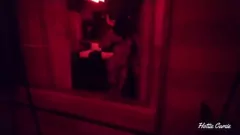 চালান ক্যামেরায় ধরা: ভয়েউর গোপনে তার কানকুন বসন্ত বিরতি ভ্রমণের সময় জানালা দিয়ে হস্তমৈথুন করছেন একটি বড় গাধা মহিলা