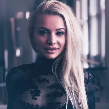 ポルノスター Elizabeth Romanova