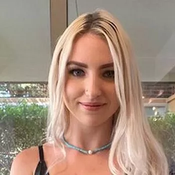 قناة Britt Blair