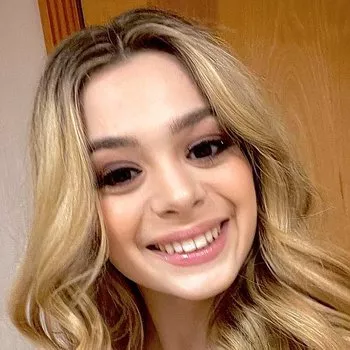 Star du porno Molly Little